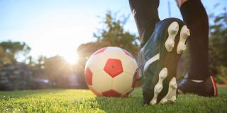 De ce să joci fotbal: 8 motive pe care trebuie să le știe orice persoană FIT