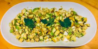 Rețeta FIT: salată de quinoa cu dovlecel și avocado