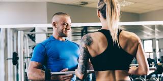 Beneficii și dezavantaje: tot ce trebuie să știi despre workout-urile cu antrenori personali