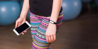 5 gadgeturi fitness pe care merită să le iei cu tine la sală