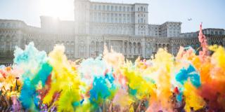 The Color Run București DAY 2018: leagă-ți șireturile!